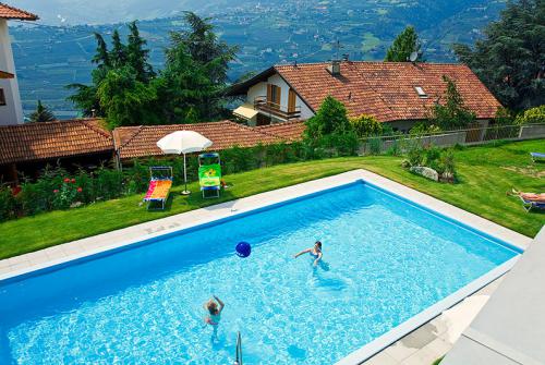 Piscina all'aperto nel giardino