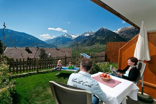 Eigener Terrasse und Grünfläche − Terrassenzimmer