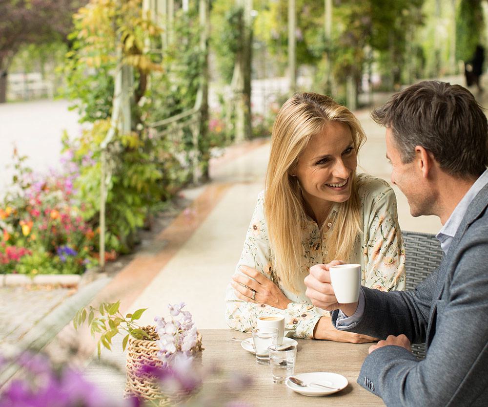 Caffè davanti alla Wandelhalle a Merano Caffè davanti alla Wandelhalle a Merano