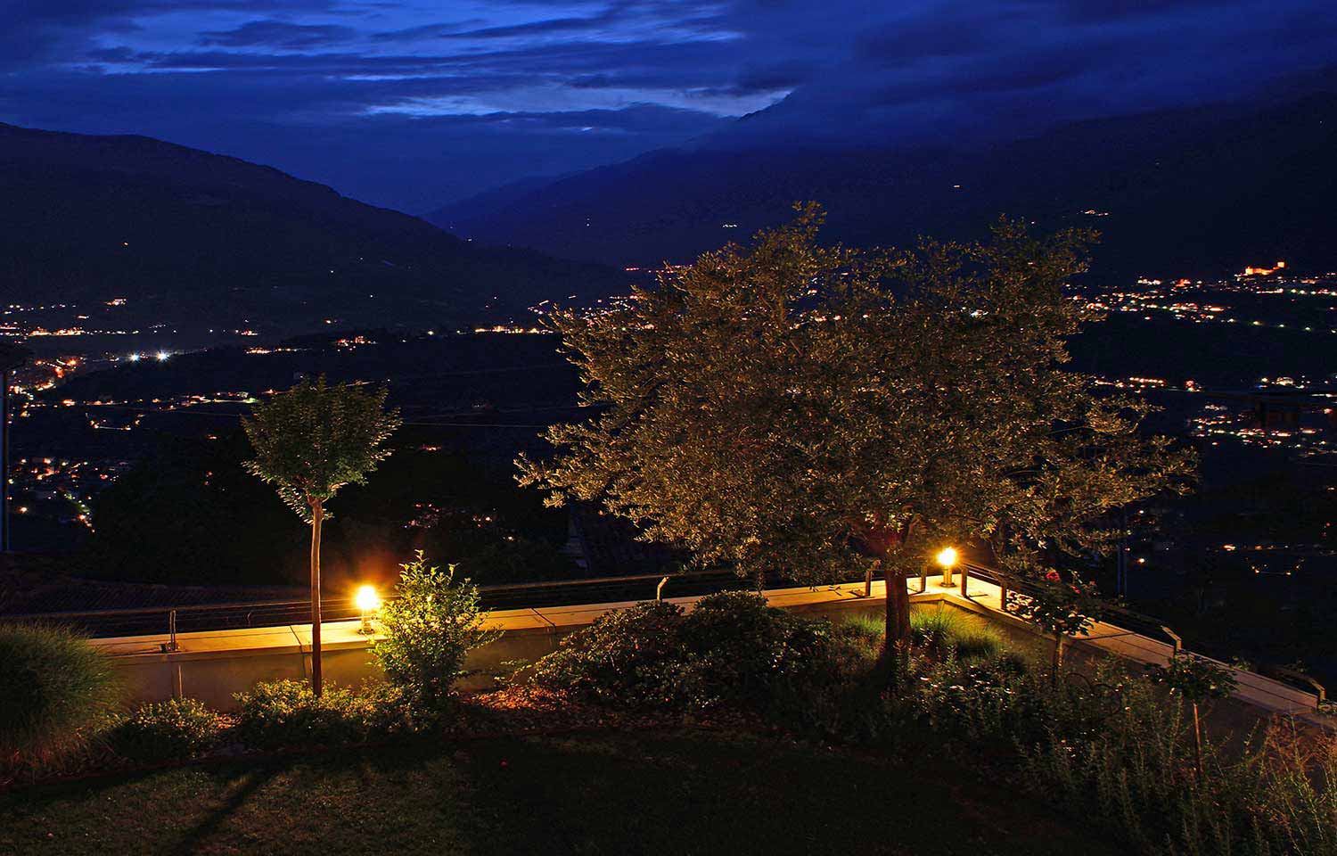 Nachtpanorama Meraner Land von der Terrasse