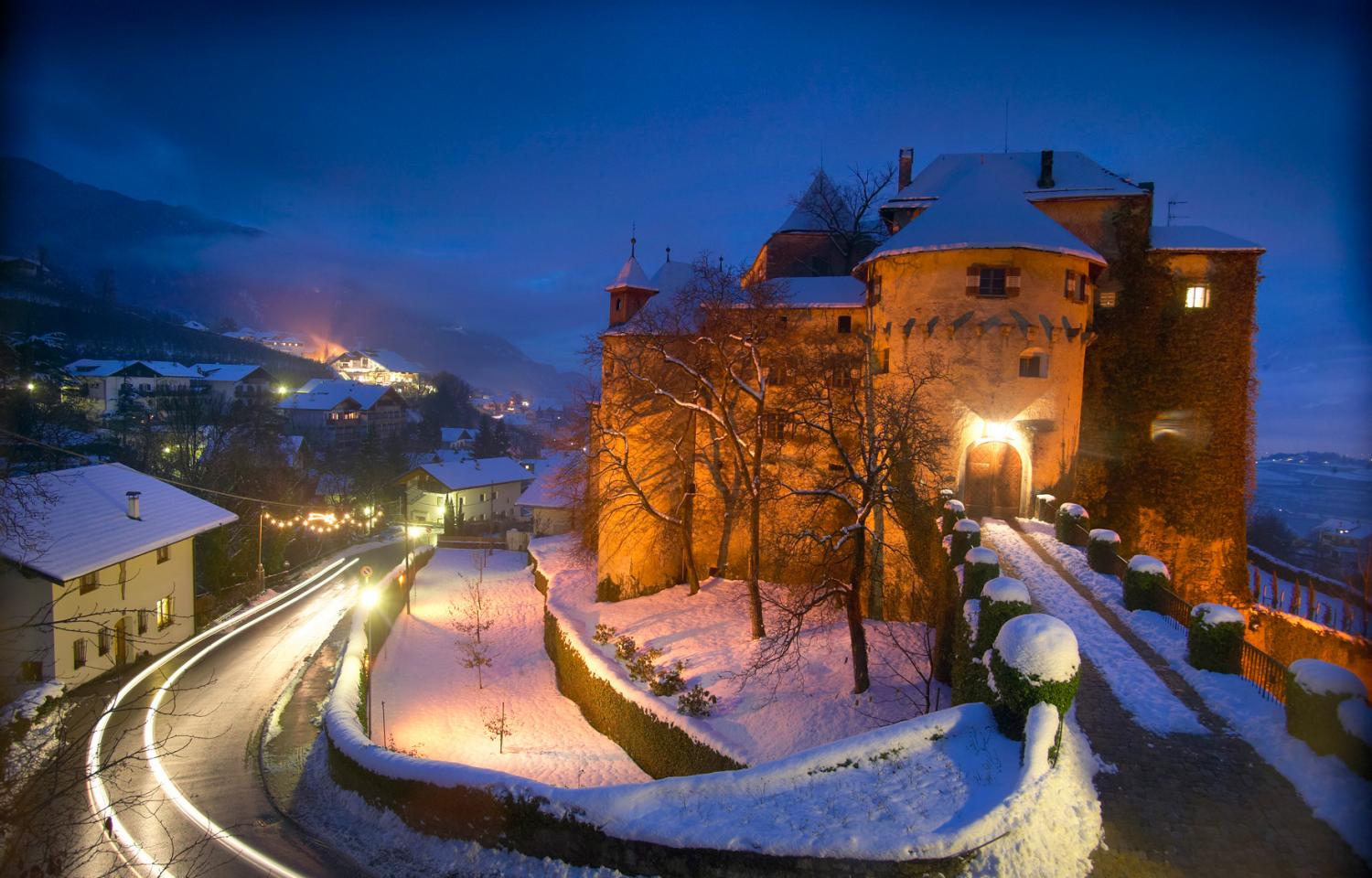 Schloss Schenna bei Nacht - Winter